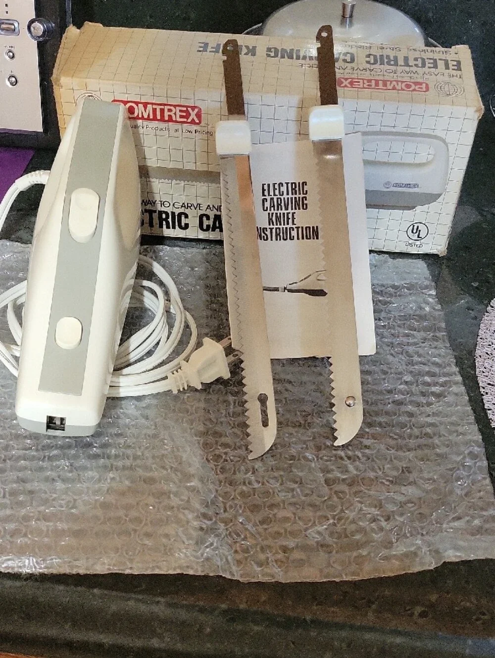 Vtg.PomtRex Electric Carving Knife - White .